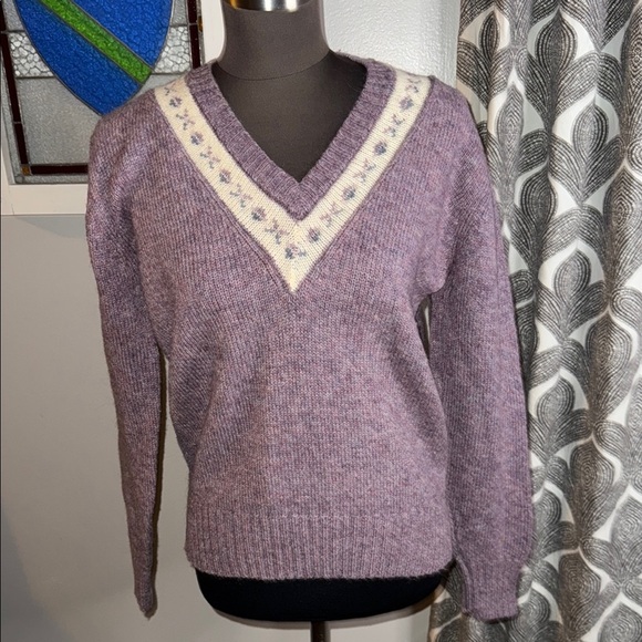 The Lodge at Harvard Square Vintage Wool Blend V Neck Sweater - Picture 1 of 7